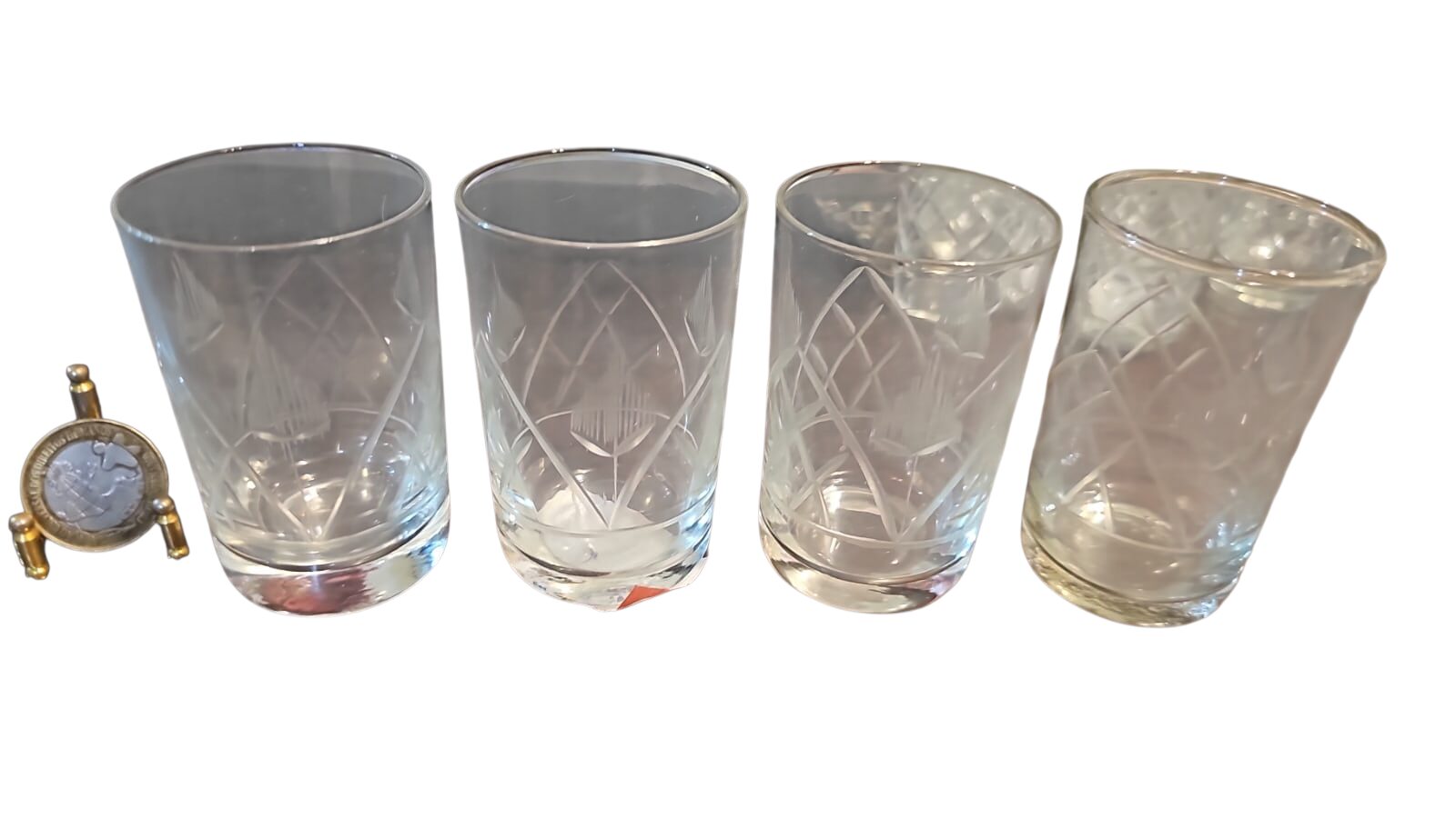 Copos de cristal com belas lapidações