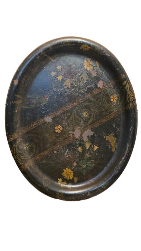 Antiga e grande bandeja, em metal esmaltado com belíssima arte