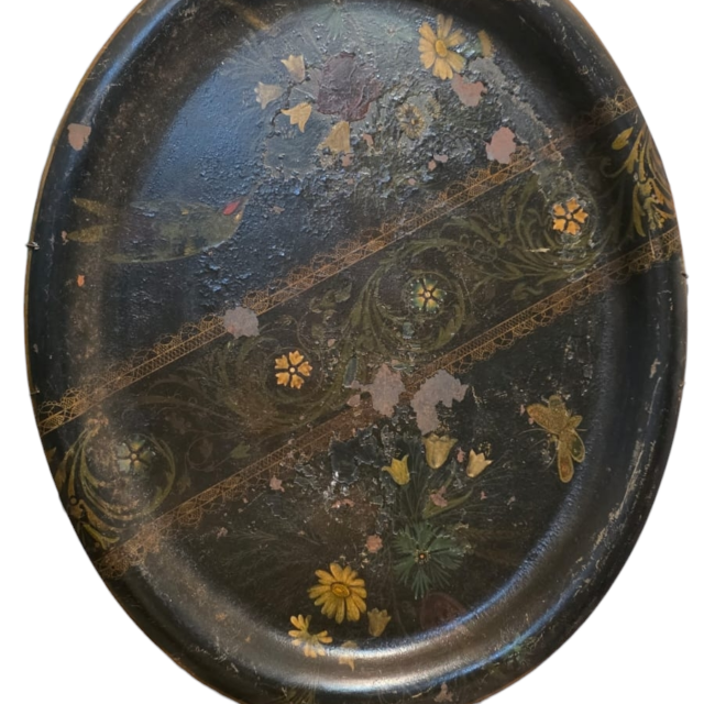 Antiga e grande bandeja, em metal esmaltado com belíssima arte