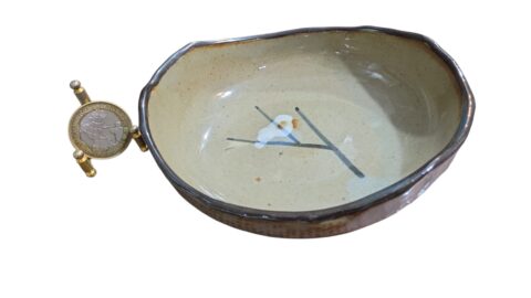 Saboneteira artesanal de cerâmica vitrificada