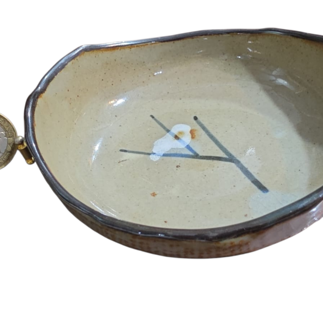 Saboneteira artesanal de cerâmica vitrificada
