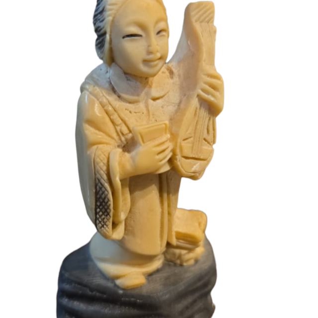 Antiga escultura oriental de ótima qualidade