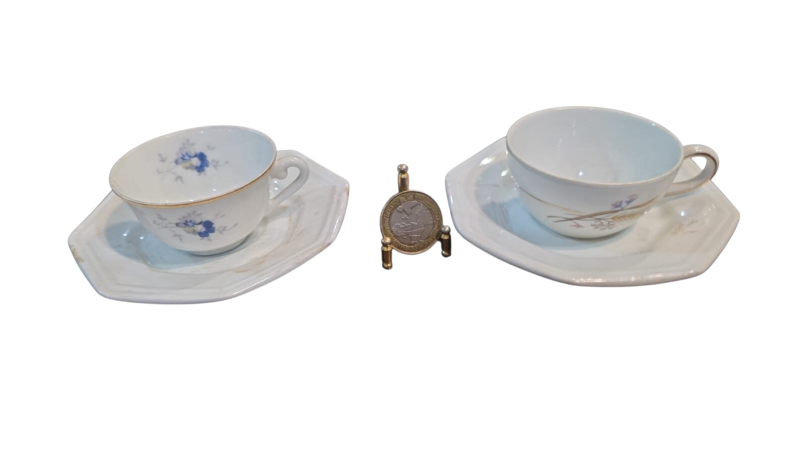 Par de antigas xícaras de porcelan
