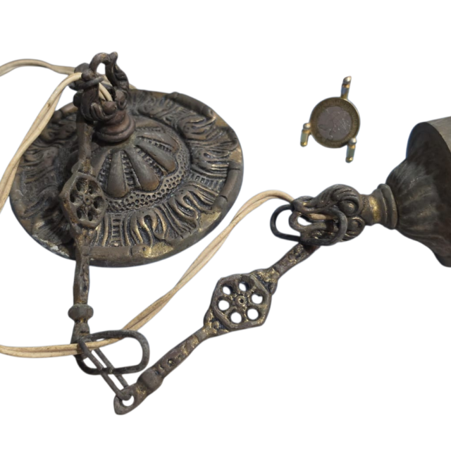 Antiga luminária pendente de bronze