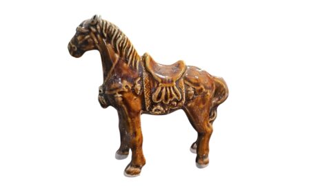 Escultura representando cavalo de porcelana
