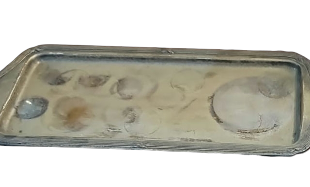 Antiga bandeja espessurada a prata