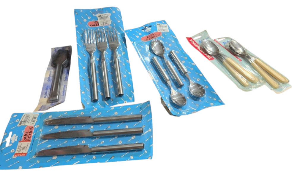 Conjunto de diversos talheres antigos ainda lacrados