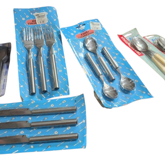 Conjunto de diversos talheres antigos ainda lacrados