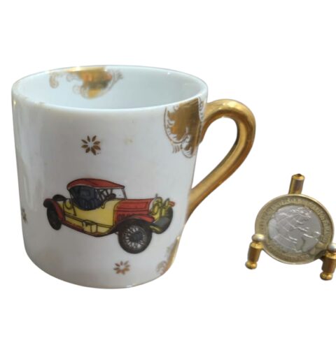 Antiga caneca com arte de carro antigo