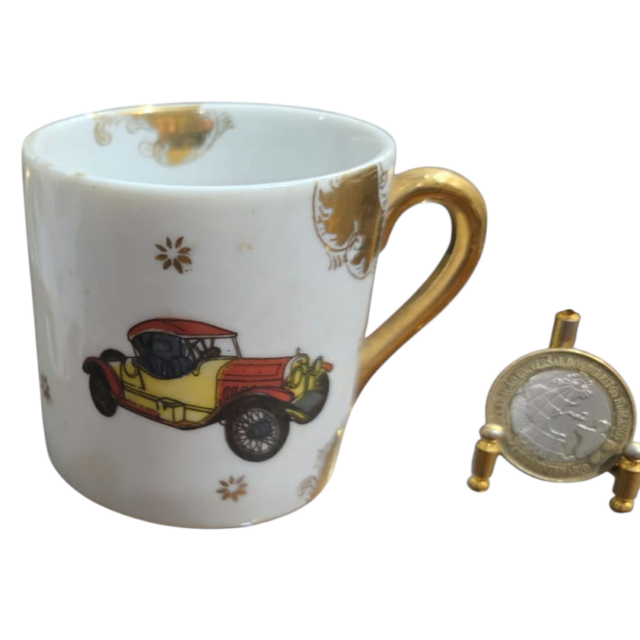 Antiga caneca com arte de carro antigo