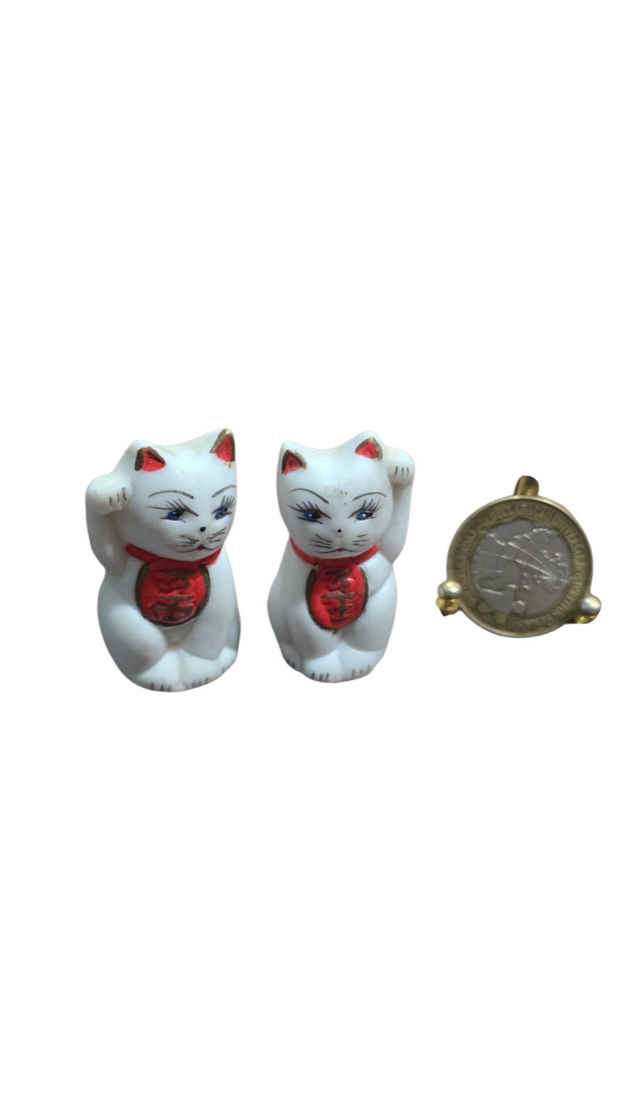 Par de gatos da sorte chineses de porcelana
