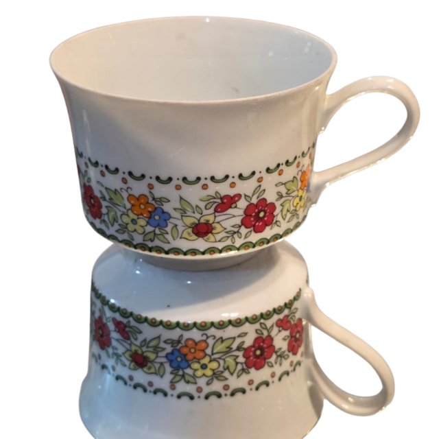 Xícara de chá em porcelana Real