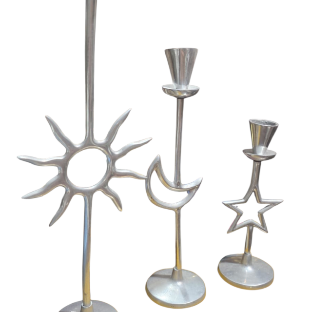 Trio de castiçais de metal