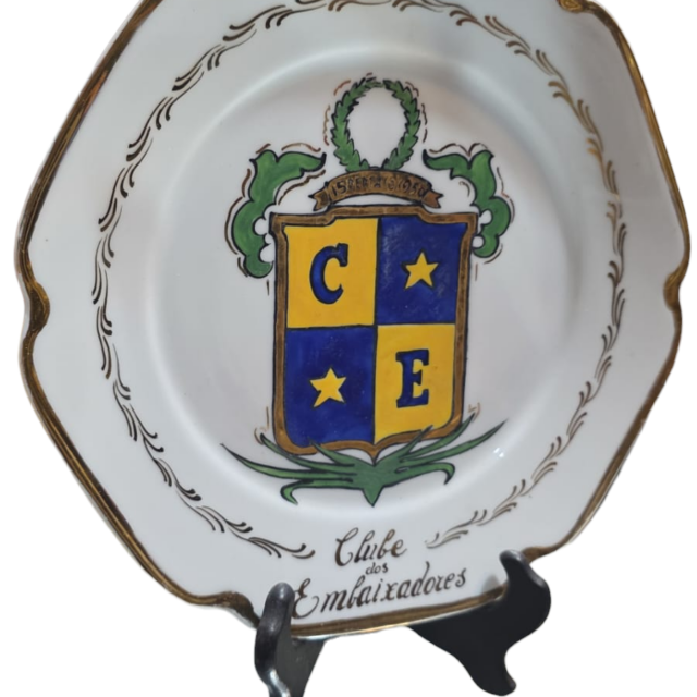 Antiga porcelana com arte feita a mão, brasão na galeria central