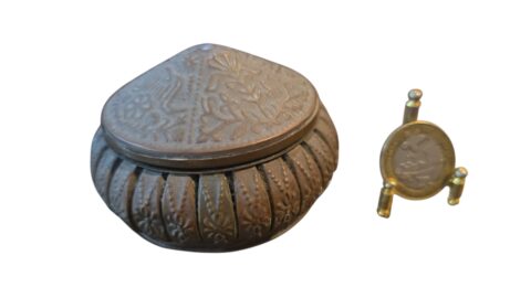 Potiche indiano em dourado metal