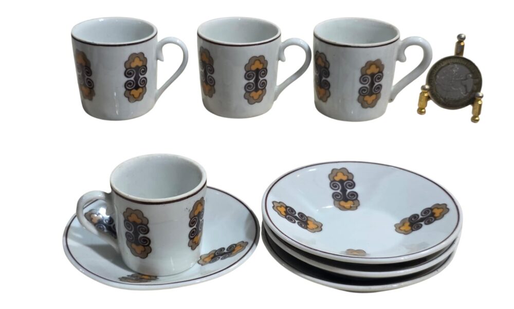 Xícara de café dois goles com pires. Porcelana Polovi Germer. (valor unitário)