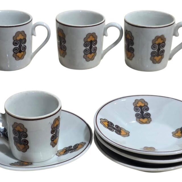 Xícara de café dois goles com pires. Porcelana Polovi Germer. (valor unitário)