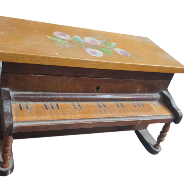 Antigo grande piano porta joias de madeira