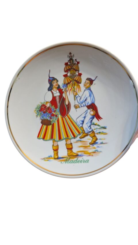 Porcelana portuguesa com bela arte e filete de ouro