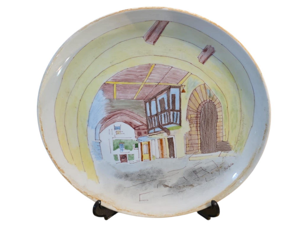 Antiga porcelana pintada à mão, assinada