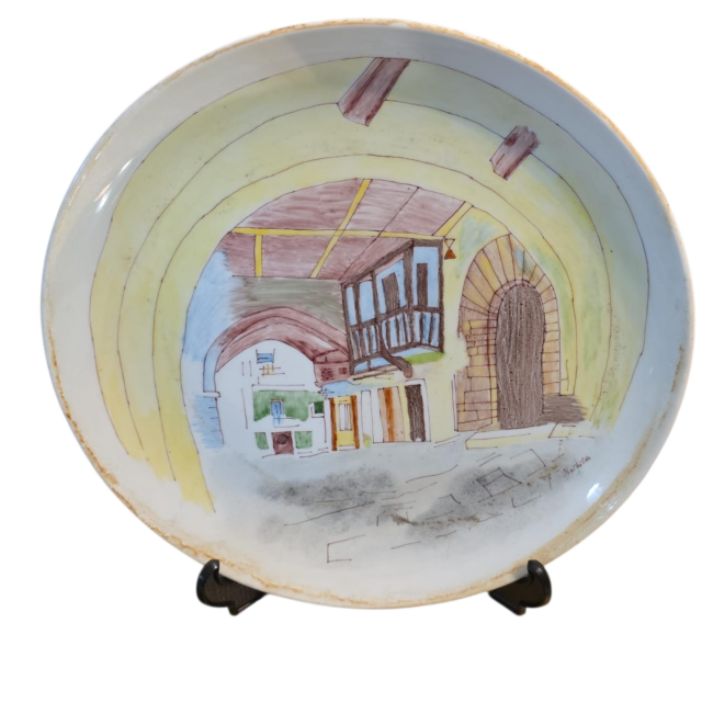 Antiga porcelana pintada à mão, assinada