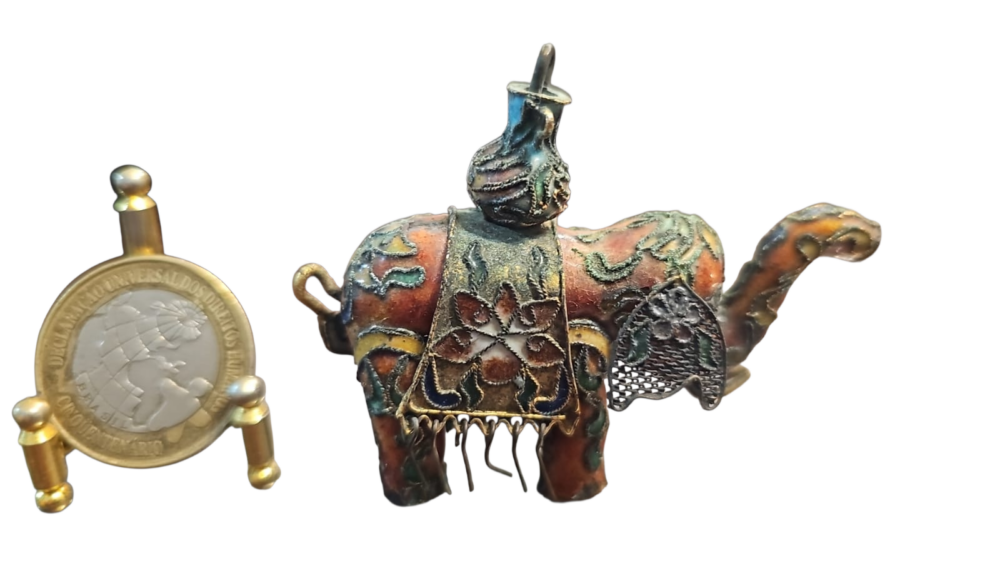 Antigo elefante em cloisonné