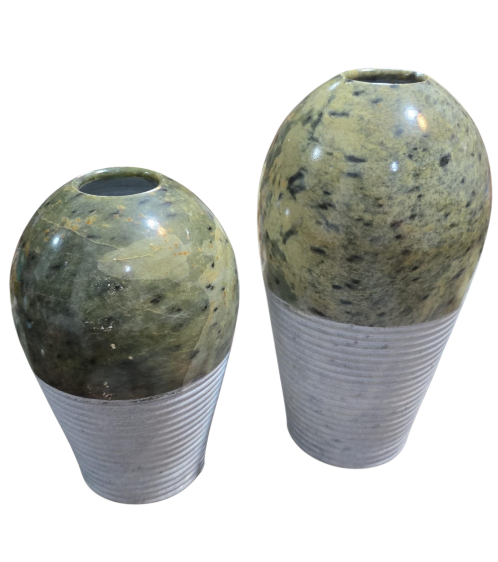 Par de vasos de pedra