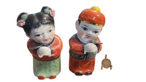 Par de esculturas orientais de porcelana chinesa