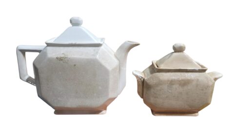 Conjunto de bule e açucareiro em porcelana no estilo oriental