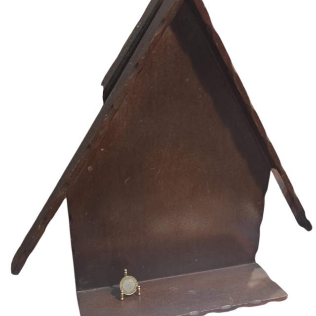 Capelinha/casinha de madeira de parede