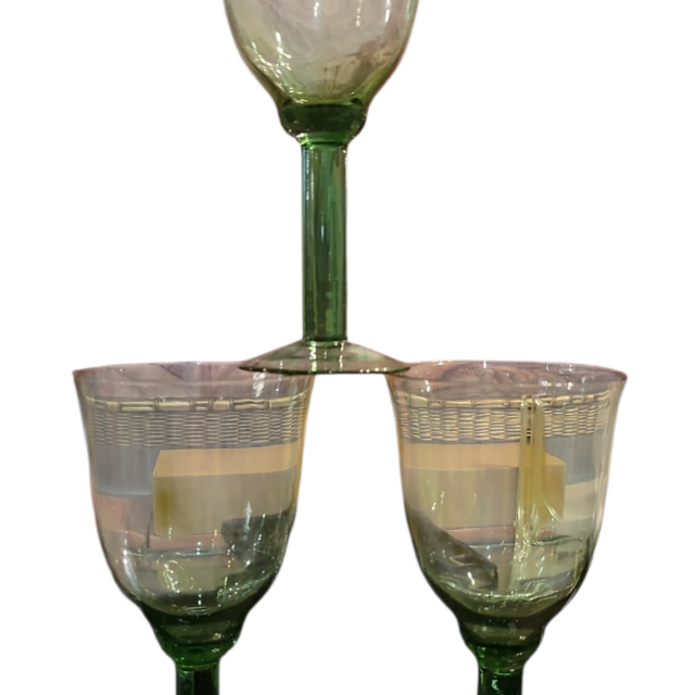 Enormes taças de cristal verde