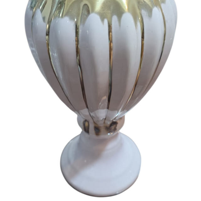 Bela floreira de porcelana com lindas dourações