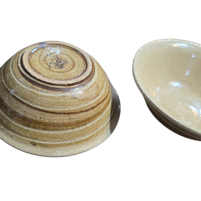 Par de bowls de cerâmica feitos a mão, assinados