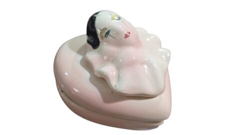 Belo e antigo porta joias de louça Pierrot