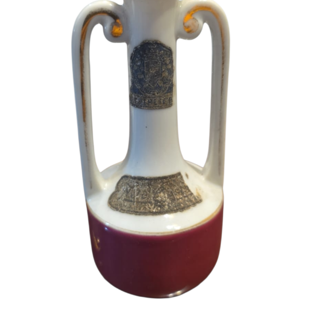 Bela Ânfora de porcelana com dourações