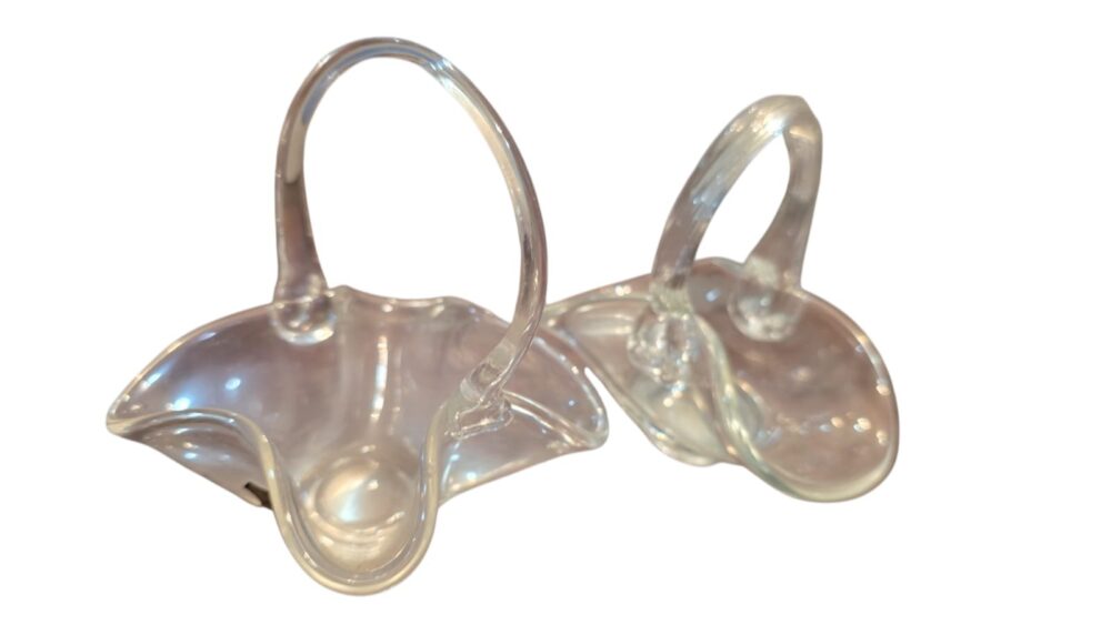 APar de  antigas cestas de cristal