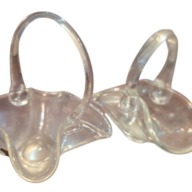 APar de  antigas cestas de cristal