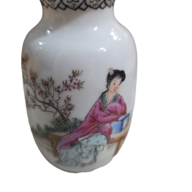 Vasinho oriental de porcelana com belíssima arte