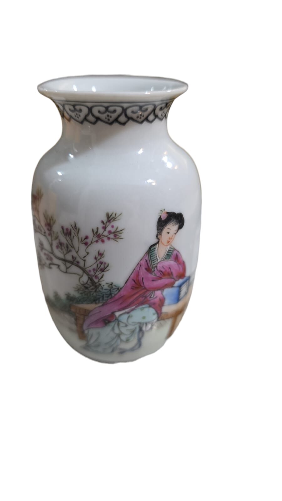 Vasinho oriental de porcelana com belíssima arte