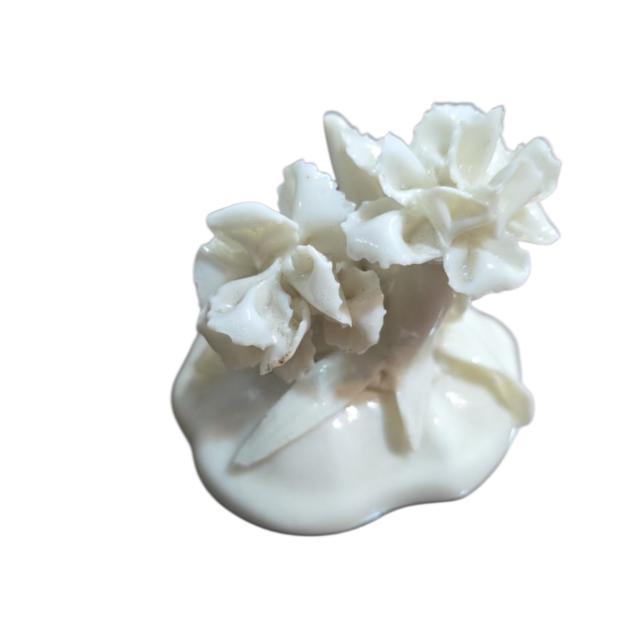 Belíssima escultura de porcelana feita a mão