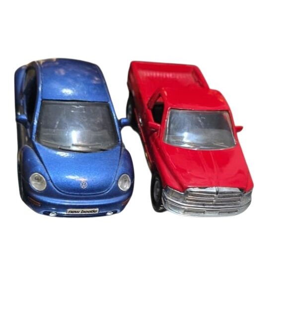 Par de carrinhos de brinquedo