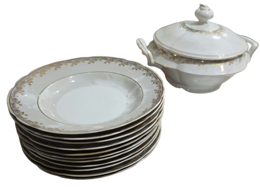 Conjunto porcelana Real, belas dourações
