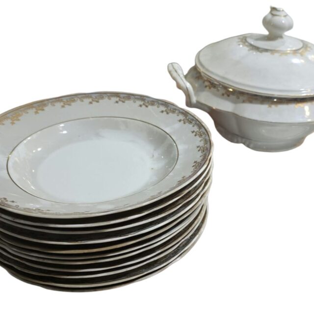 Conjunto porcelana Real, belas dourações