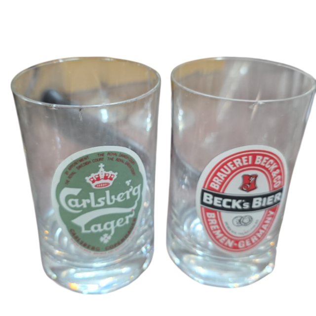 Par de copos de bebidas