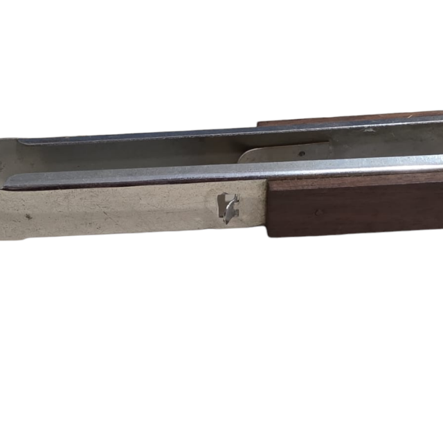 Antigo pegador inox e madeira