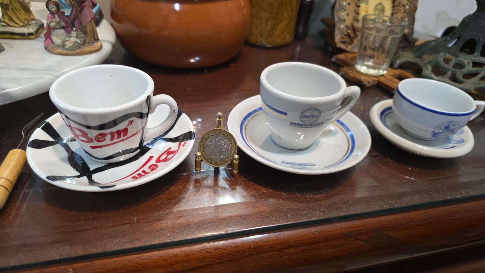 Trio de antigas xícaras de porcelana - Imagem 2