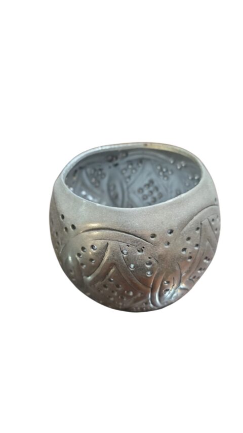Cachepot de metal ricamente cinzelado