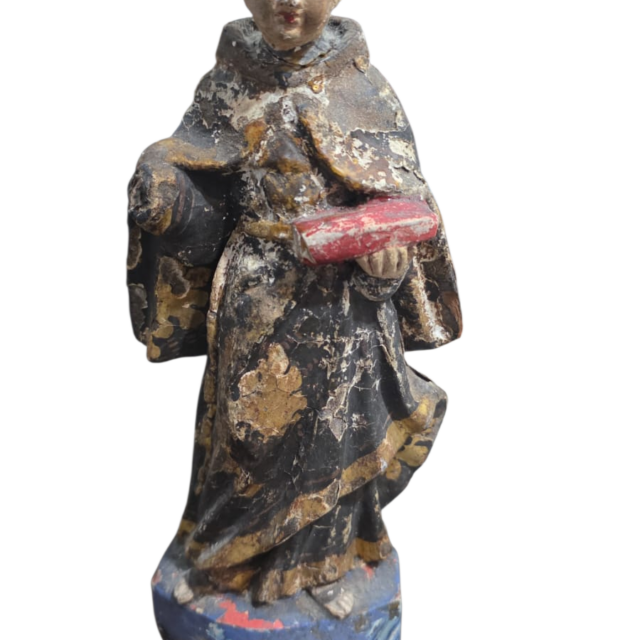 Imaginária, antiga arte sacra de madeira, com olhos de vidro, coroa em prata de lei folheada a ouro