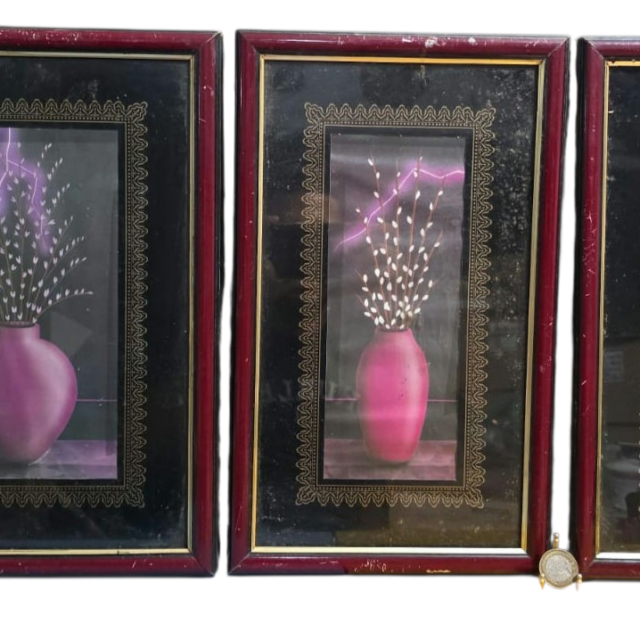 Trio de antigos quadros com vasos e flores