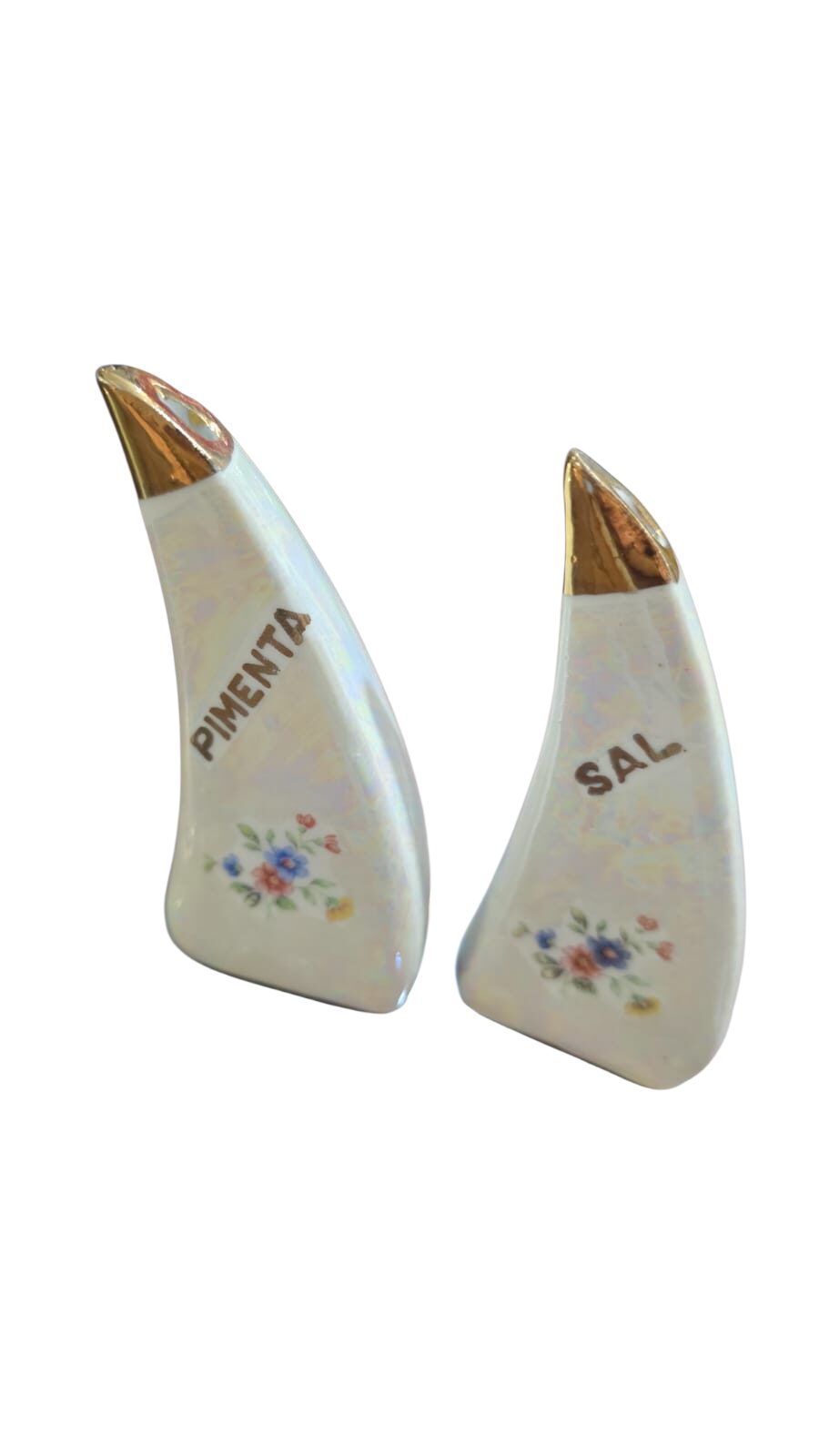 Par de saleiro e pimenteiro de porcelana com a tampinha